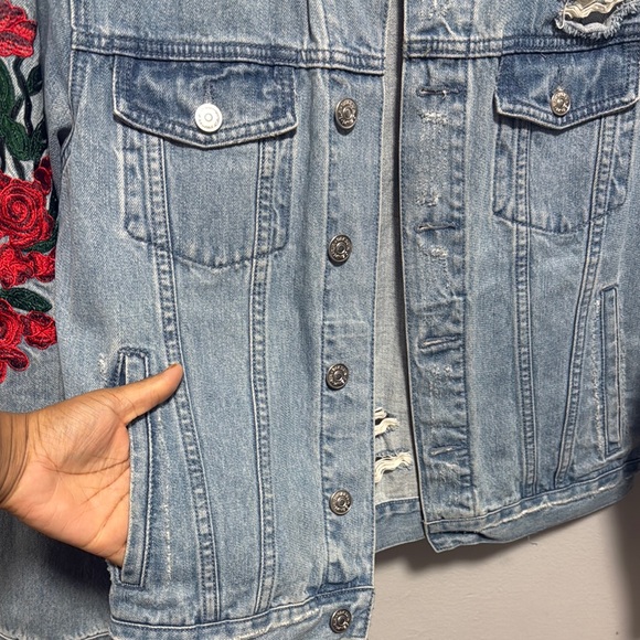 PacSun Light Blue Jean Jacket with Floral Embroidery - Picture 6 of 10